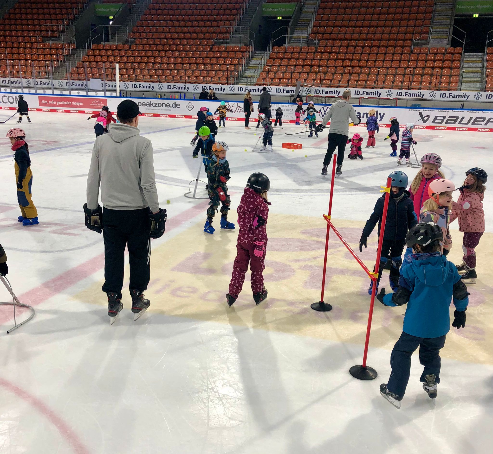 Audi BKK Eisho­ckey­schule mit über 70 Kindern gut besucht