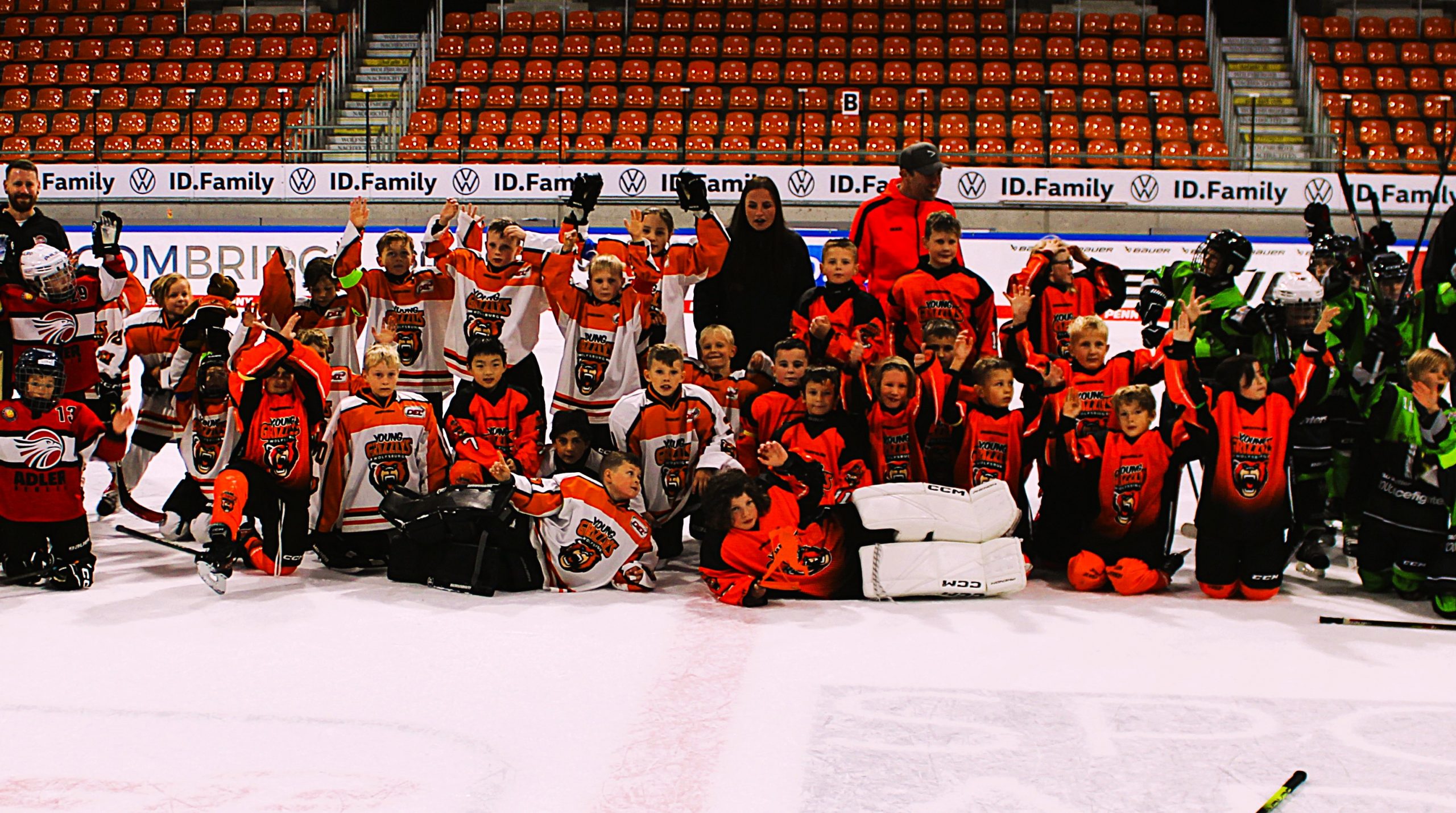 U9-Kickoff-Turnier: Nachwuchs-Eishockey begeis­tert in Wolfsburg