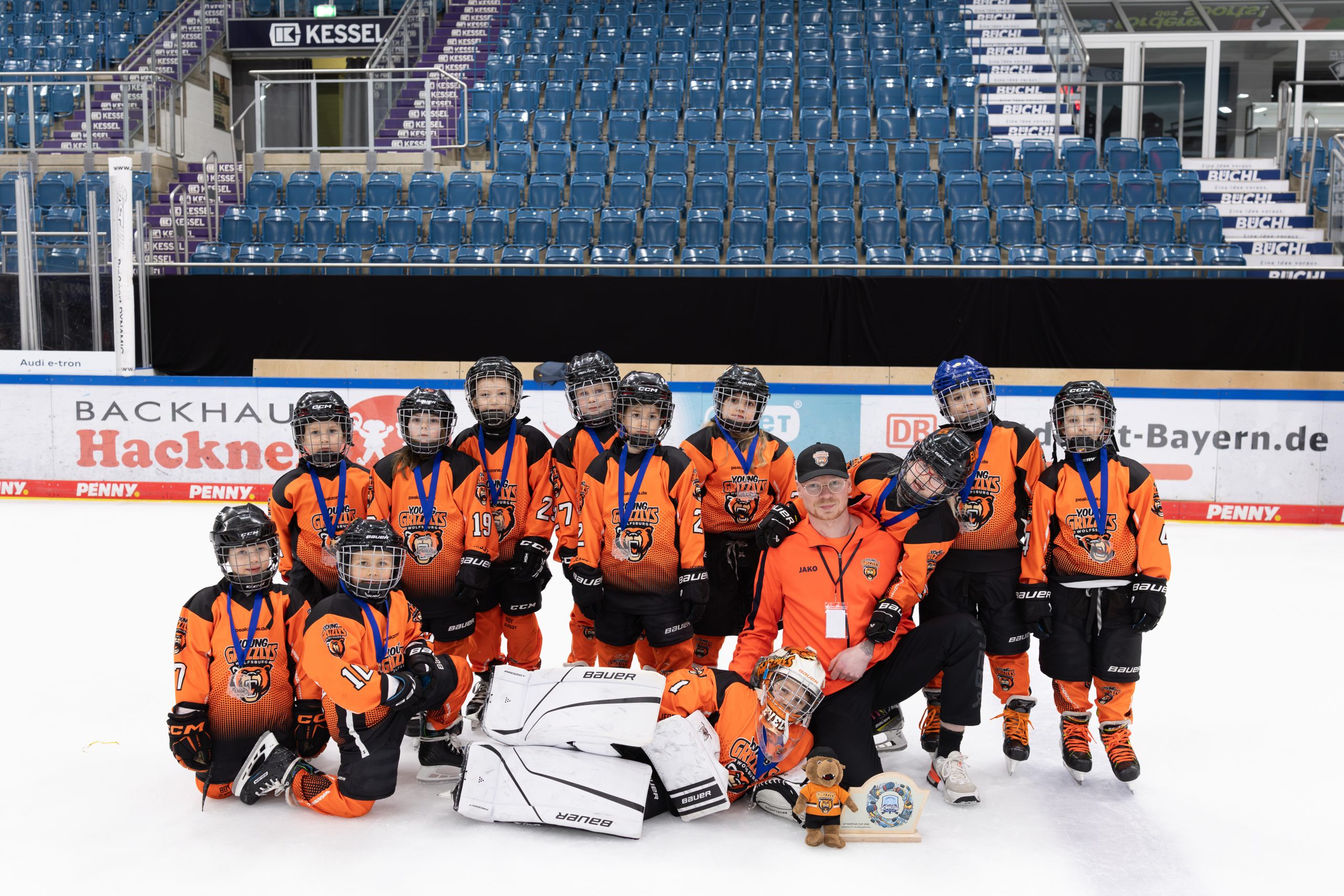 Fairplay Cup in Ingolstadt: Bambini erleben Eishockey wie die Profis